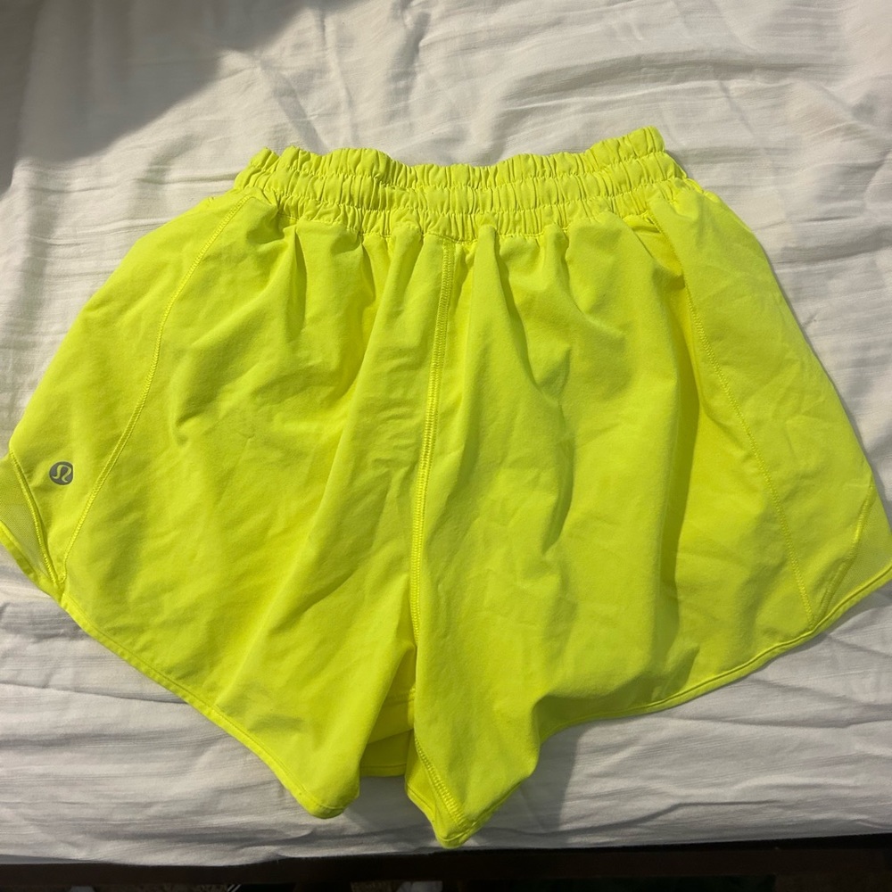 lululemon size 8 hotty hots 2.5 inch